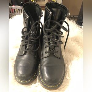 1460 smooth leather doc marten boots